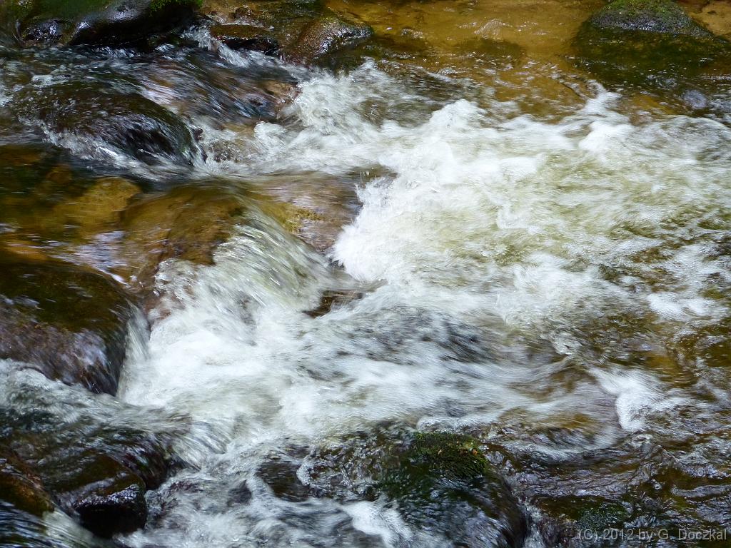 20120518-104332-10