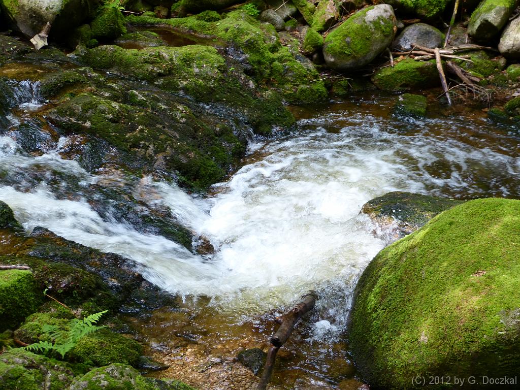 20120518-104702-35