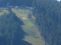  (C) 2012 by G. Doczkal, 
Gleitschirmflieger vor dem Start, 
48.512864°N/8.368537°E, Rauhfels, Baden-Wuerttemberg, Germany